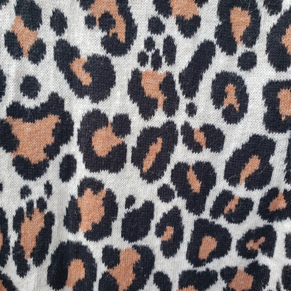 Thick & cozy leopard print button down cardigan - Picture 10 of 12